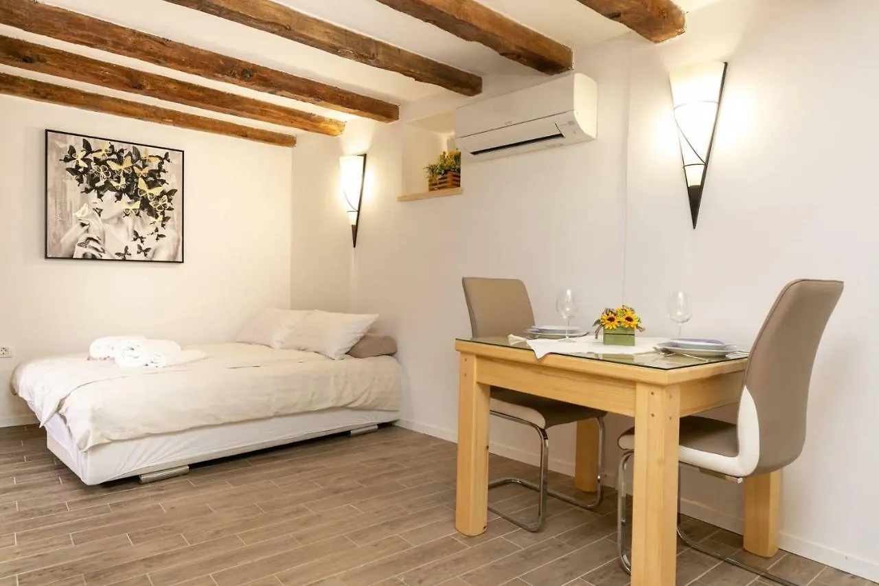 Studio Apartman Old Town Novi Vinodolski Daire