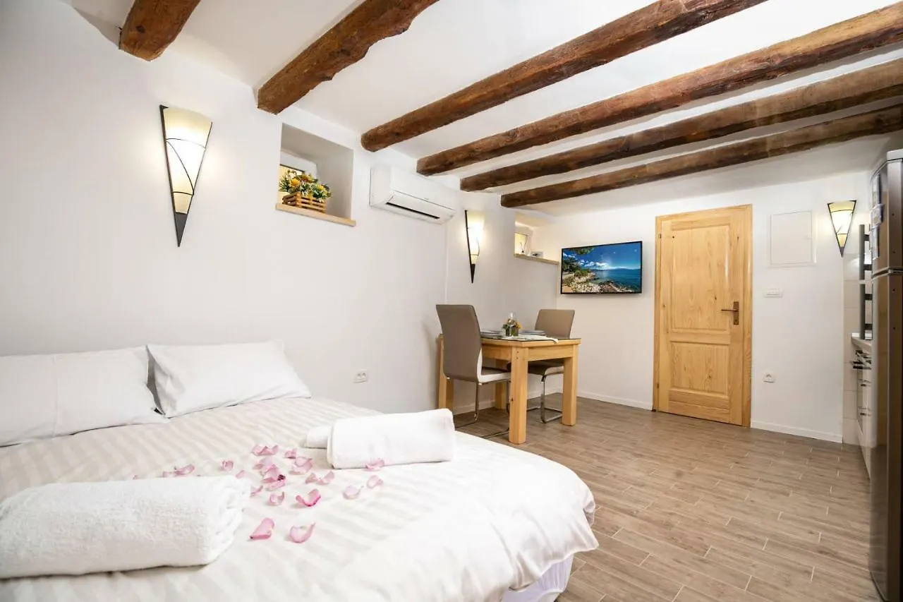 Daire Studio Apartman Old Town Novi Vinodolski